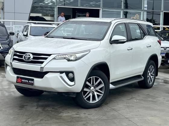 TOYOTA HILUX SW4 2.8 SRX 4X4 7 LUGARES 16V TURBO INTERCOOLER DIESEL 4P AUTOMÁTICO